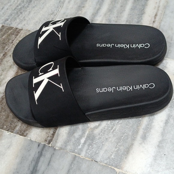 Calvin Klein Jeans - Picture 2 of 5